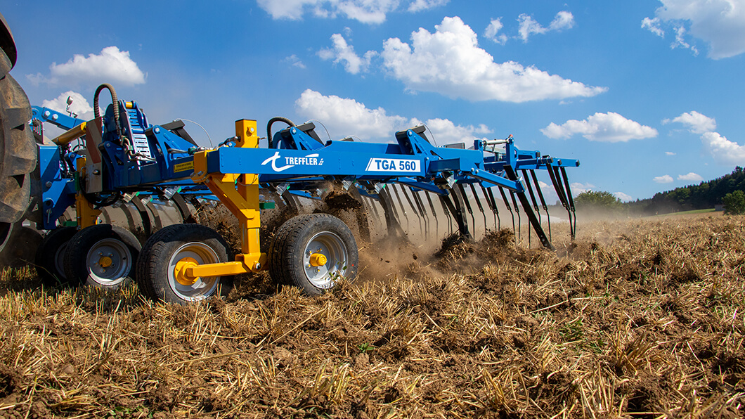 treffler-agrartechnik-praezisions-3-punkt-grubber-560-stoppelbearbeitung-seitenansicht.jpg