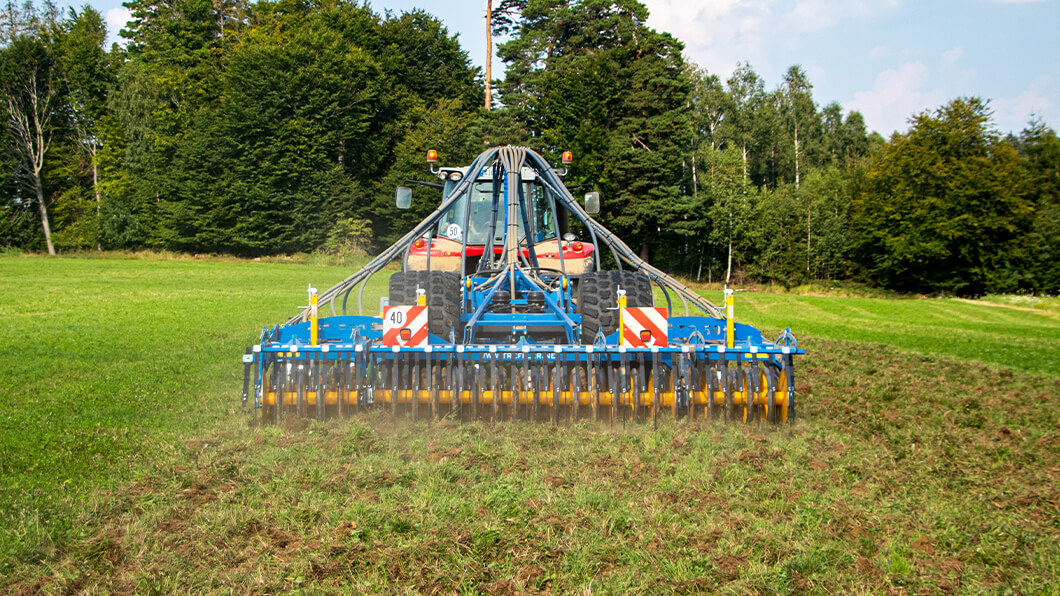 treffler-agrartechnik-praezisions-grubber-500-saatgut-verteilerpilz-kleegrasumbruch.jpg